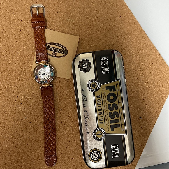 Vintage Floating Gemstone Fossil Watch - Picture 3 of 5